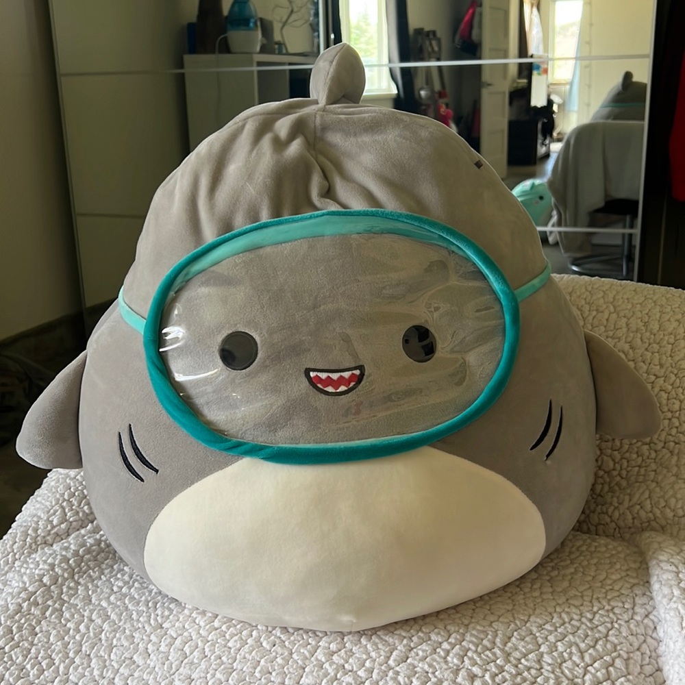 Shark squish mellow, with goggles. Light grey. Very soft and new.